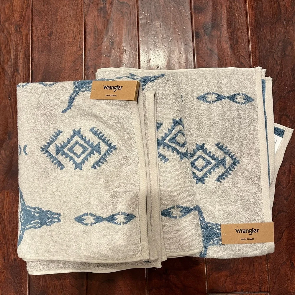 Set of 2 Wrangler Blue and Cream Bath Towels